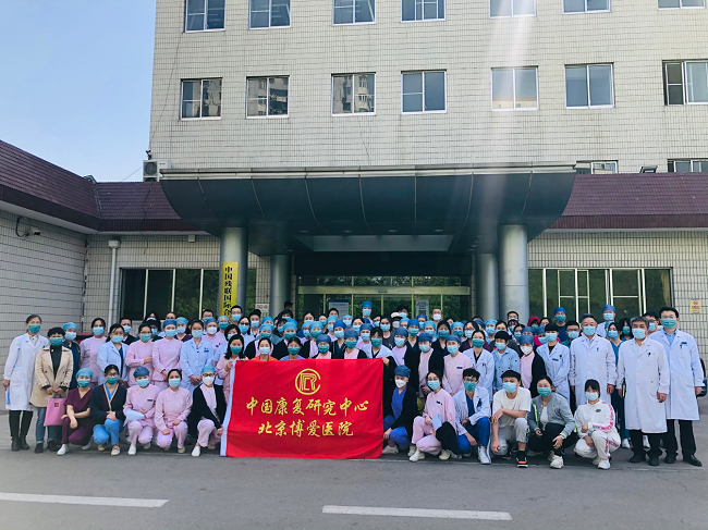 图为中康核酸外采队员合影